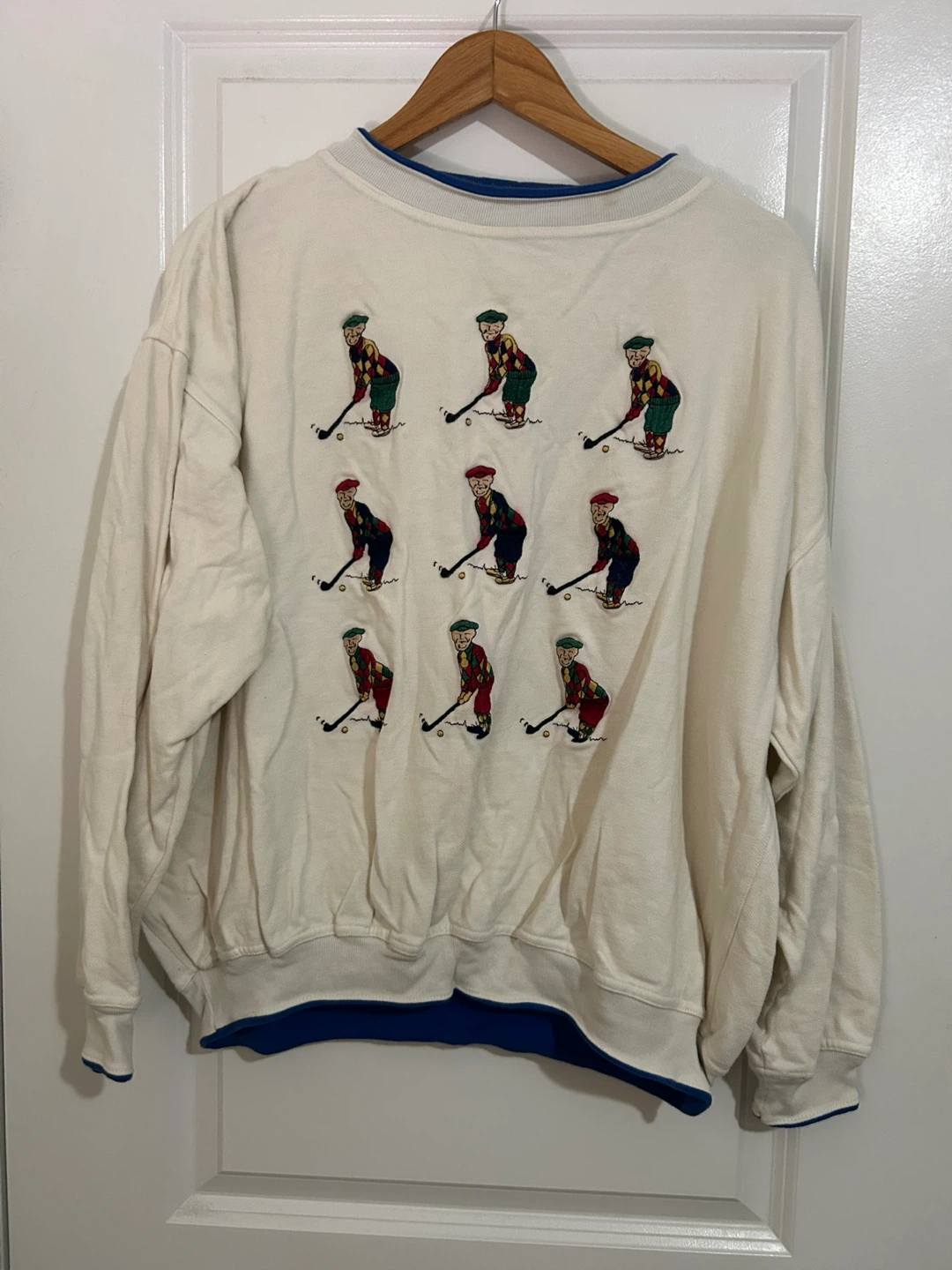 Vintage Cream Embroidered Golf Scene Crewneck Sweatshirt