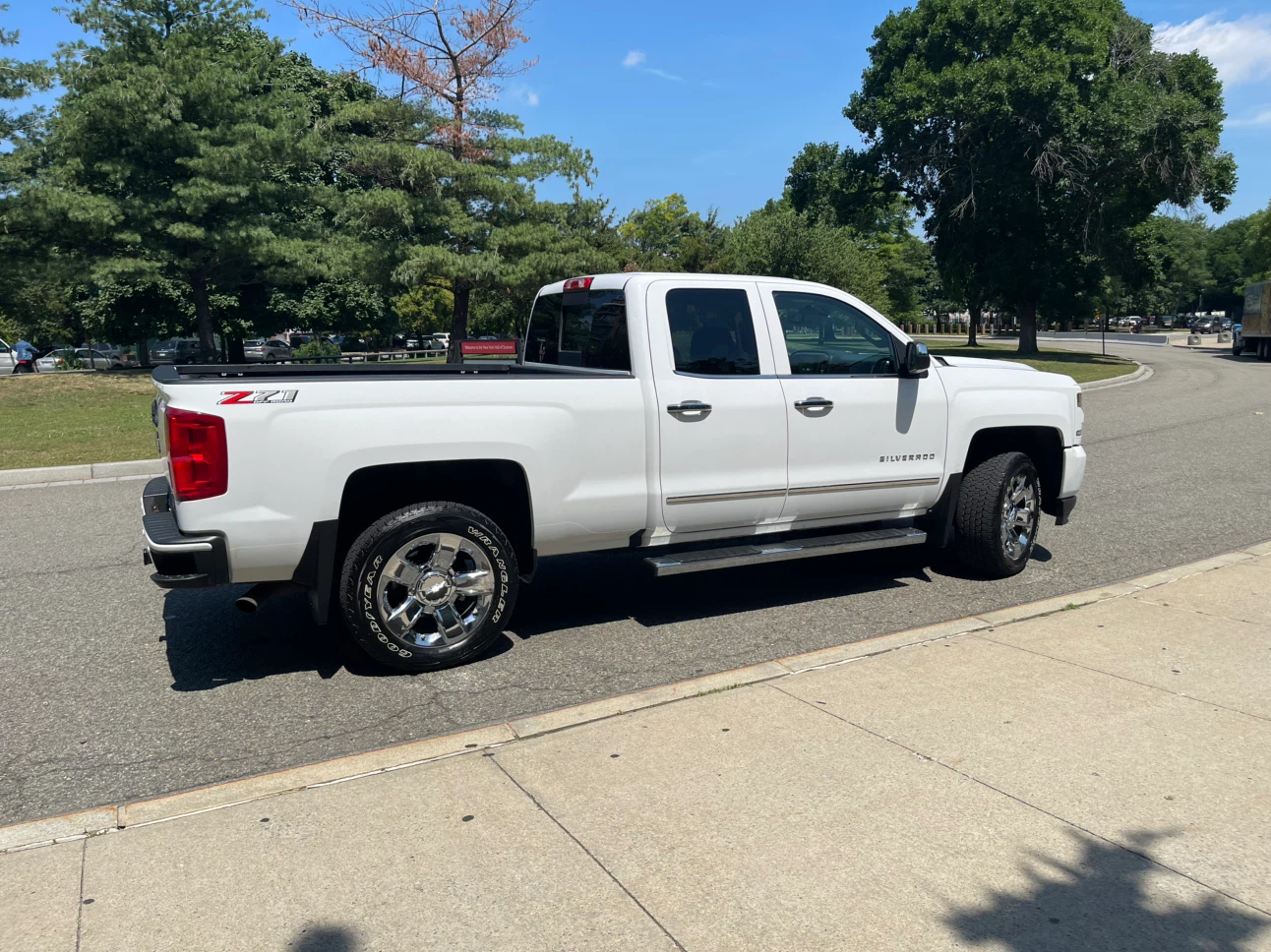 White Chevrolet Silverado Truck - photo 5