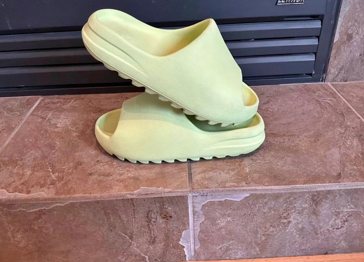 Adidas Yeezy Slides lime color - photo 3