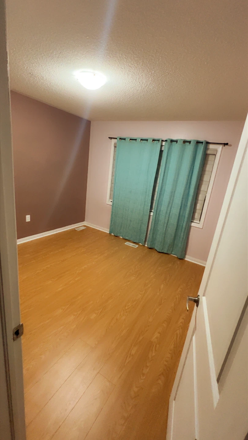 One room available for rent