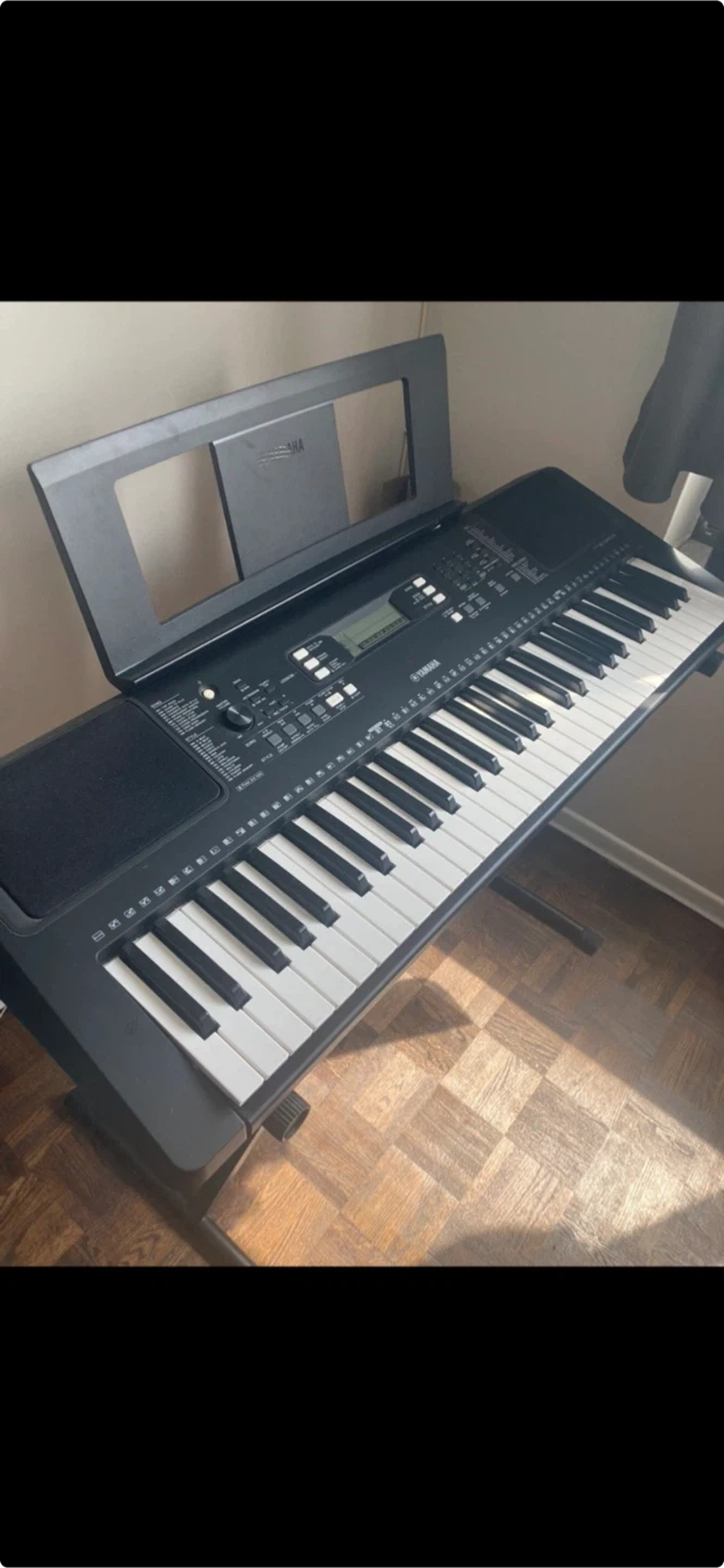 Yamaha Electronic Keyboard - photo 2