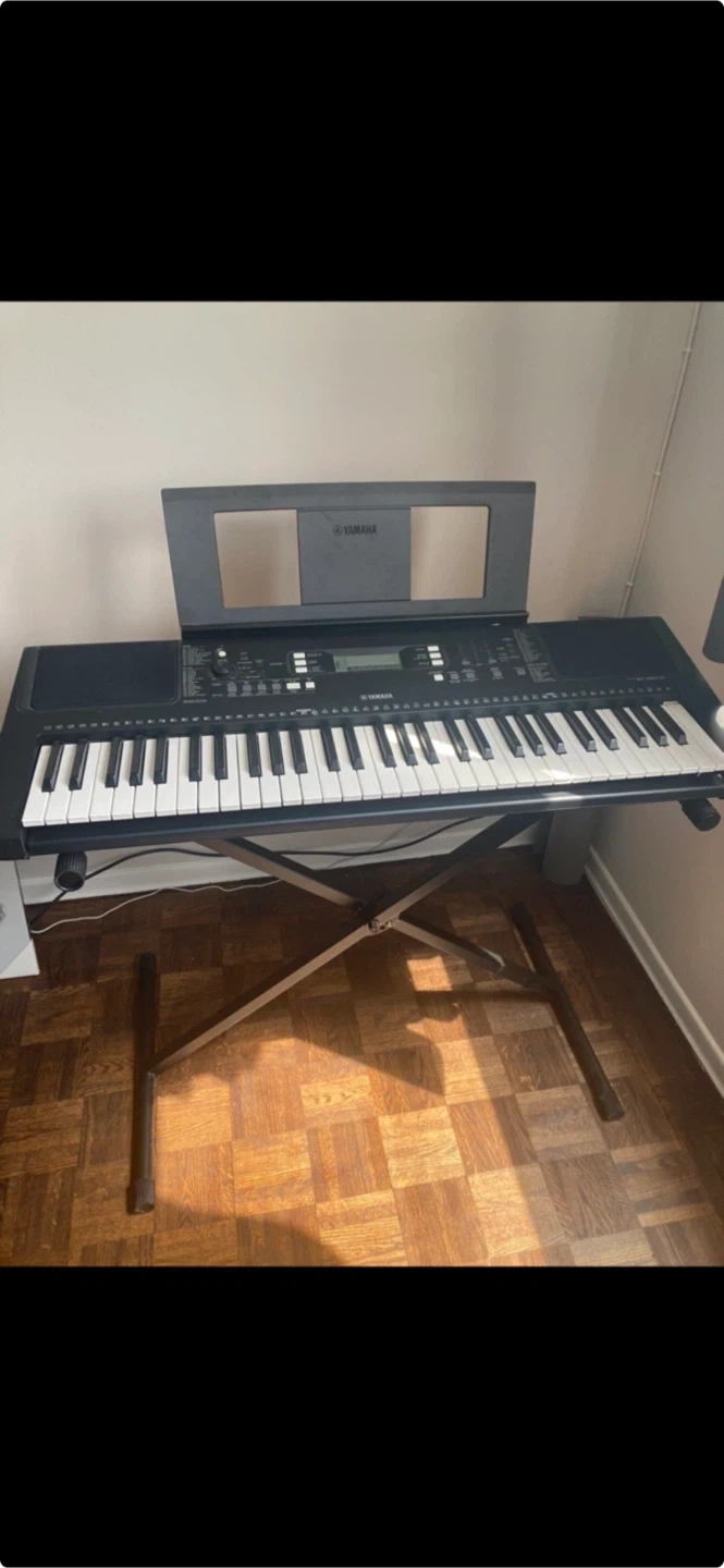 Yamaha Electronic Keyboard - photo 3