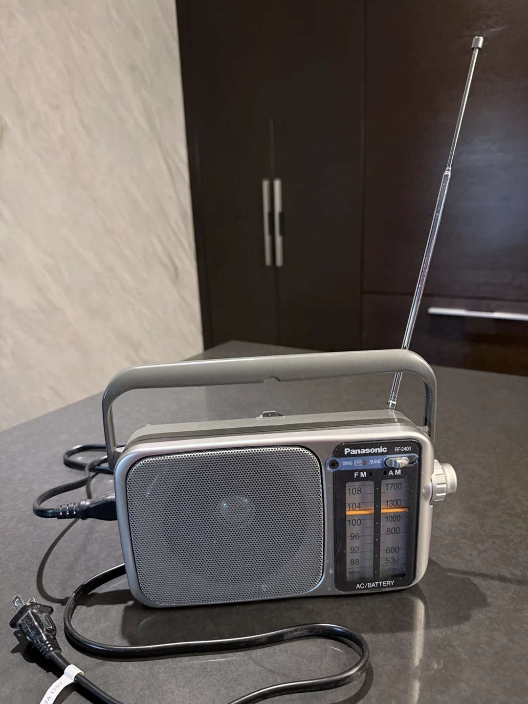 Panasonic RF-2400 FM-AM Band Receiver - photo 2