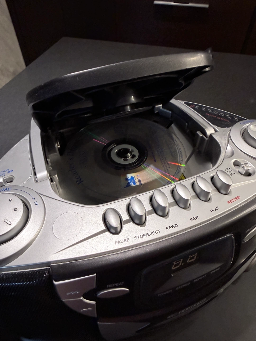 Curtis RCD332 AM/FM Stereo CD/Cassette Recorder Boombox - photo 2