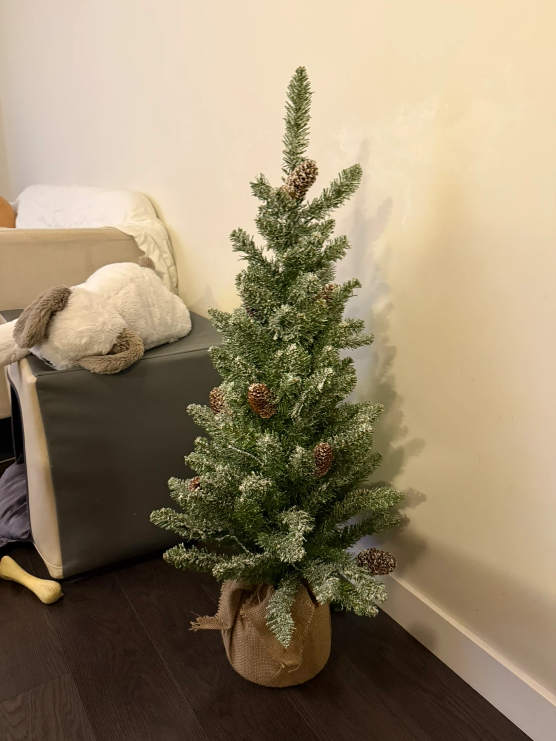 Pre-lit Flocked Artificial Christmas Tree with Pinecones - photo 2