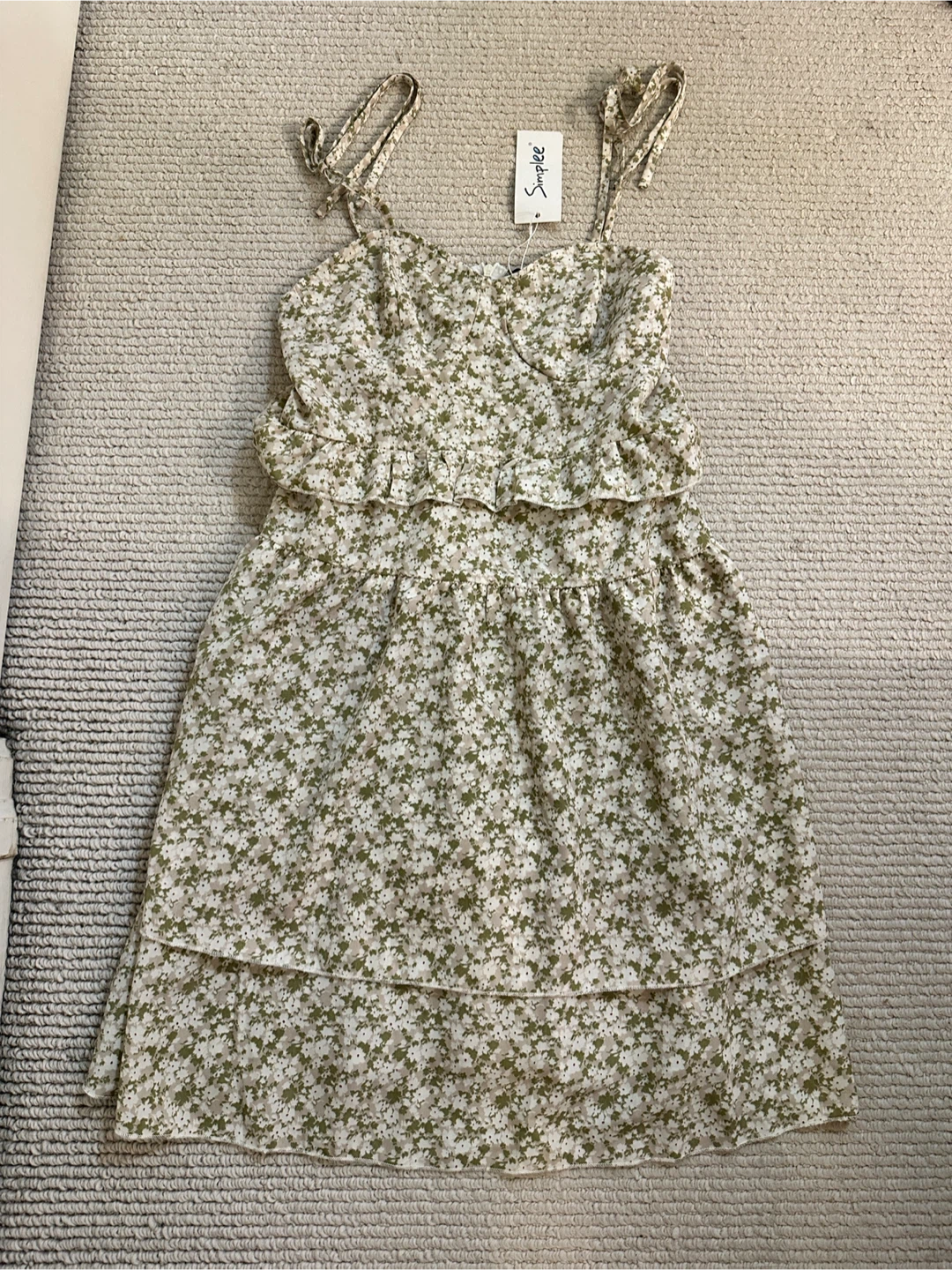 🆕 Floral Dress Size L