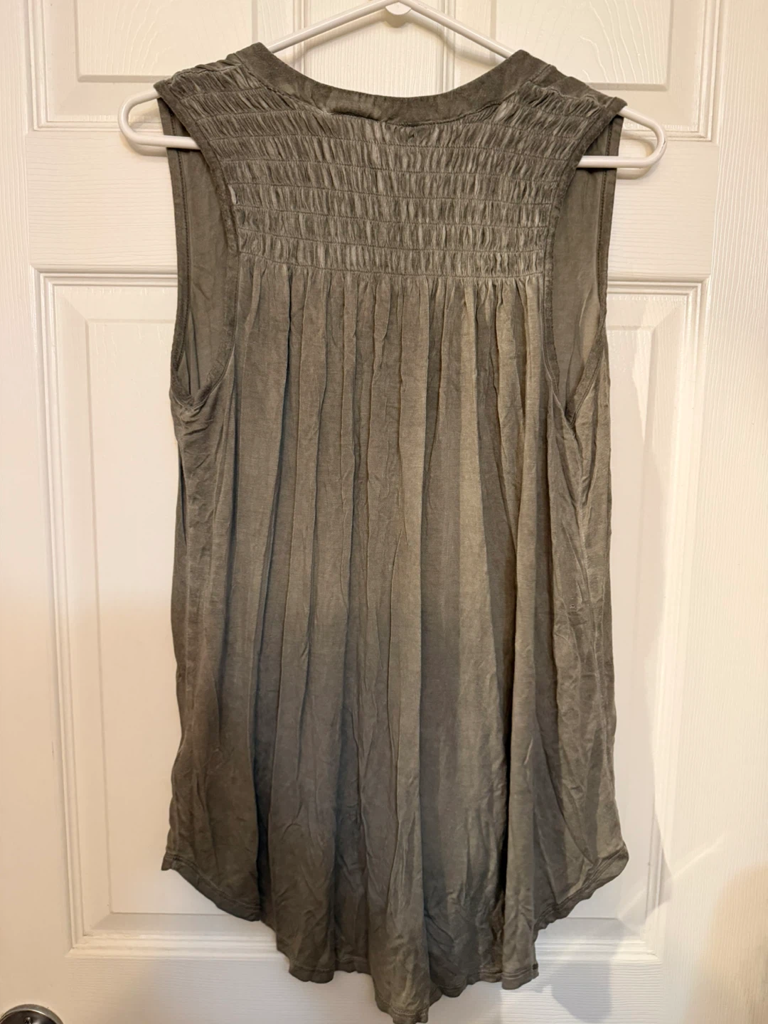 Women's Sleeveless V-Neck Top - photo 2