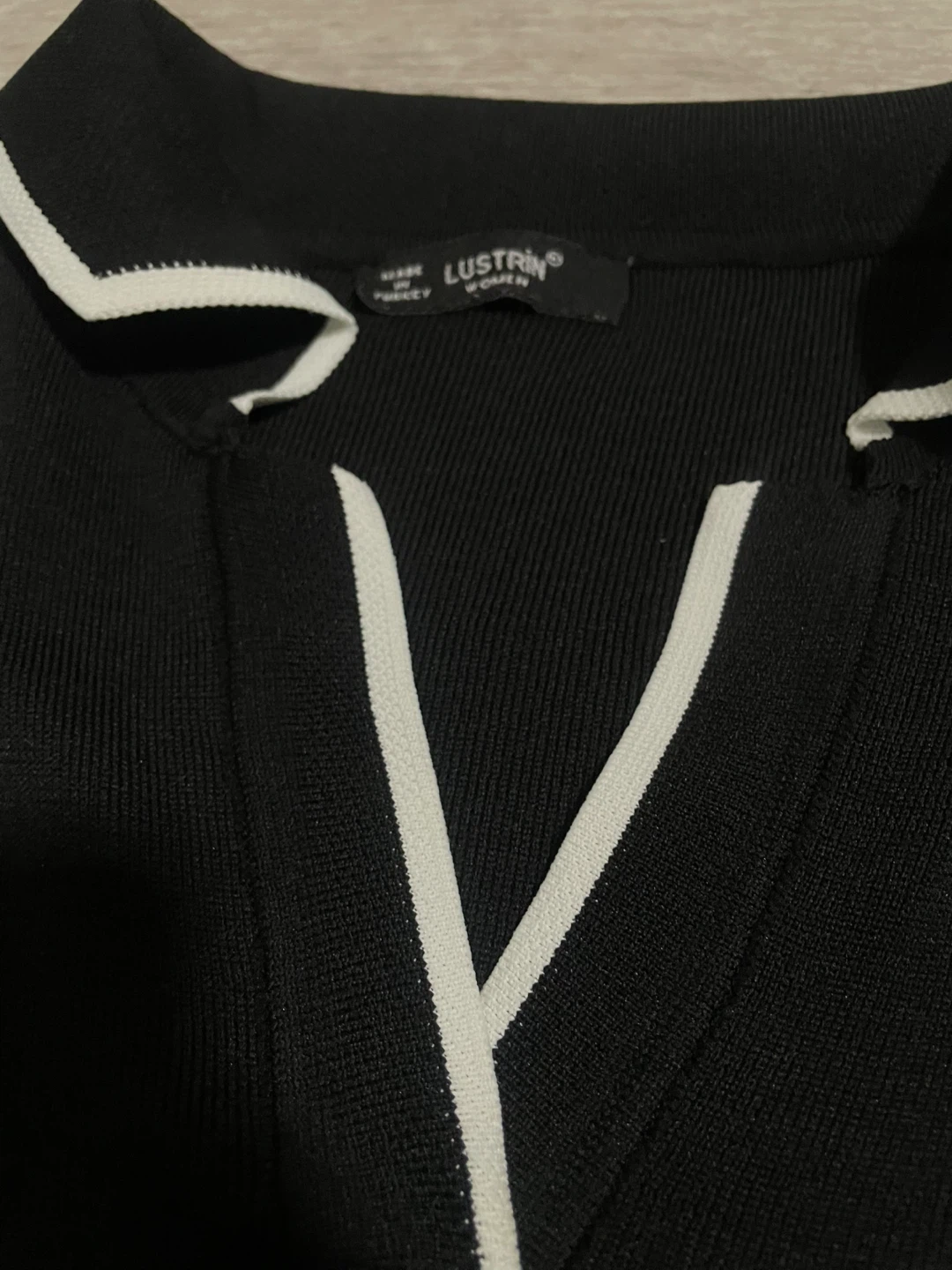 Lustrin's Black & White Trim Knit Top - Size M