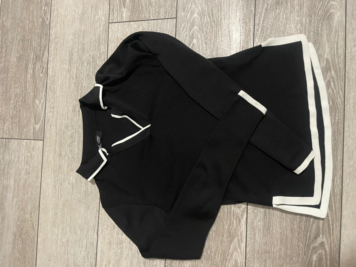 Lustrin's Black & White Trim Knit Top - Size M - photo 3