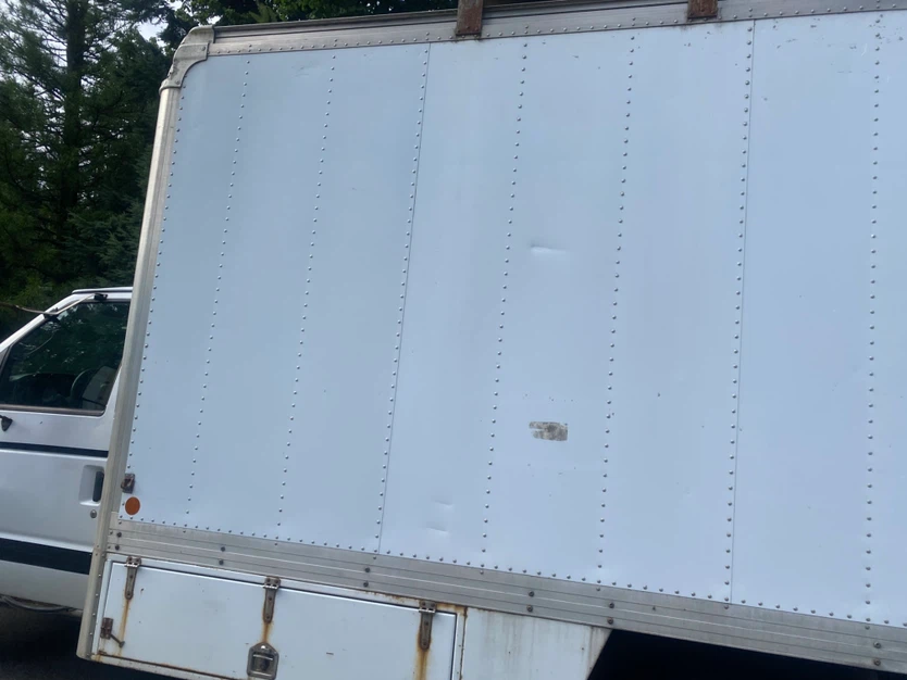 Ford E-350 Box Truck