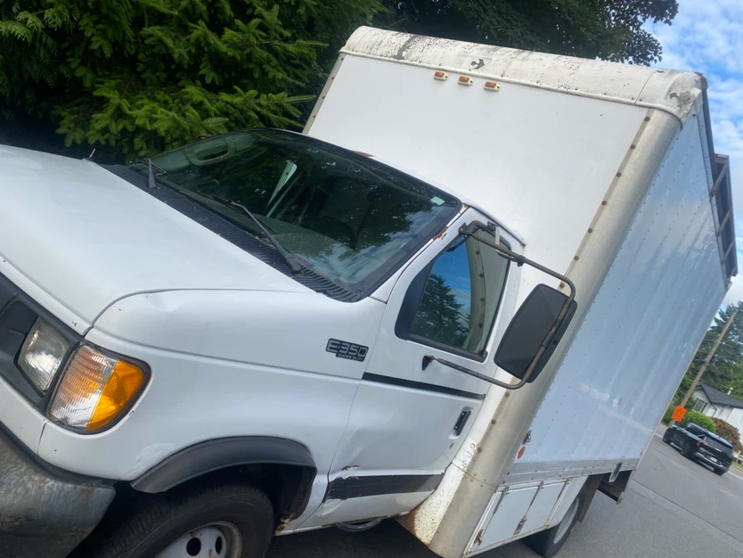 Ford E-350 Box Truck - photo 3