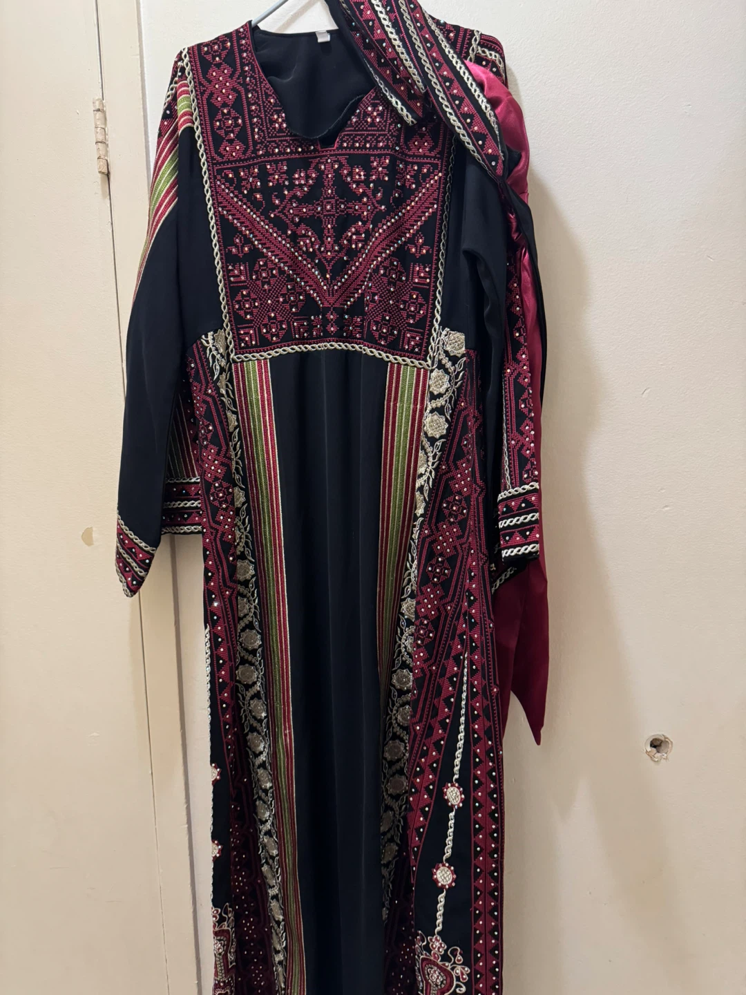 Embroidered Thobe with Beading size 3