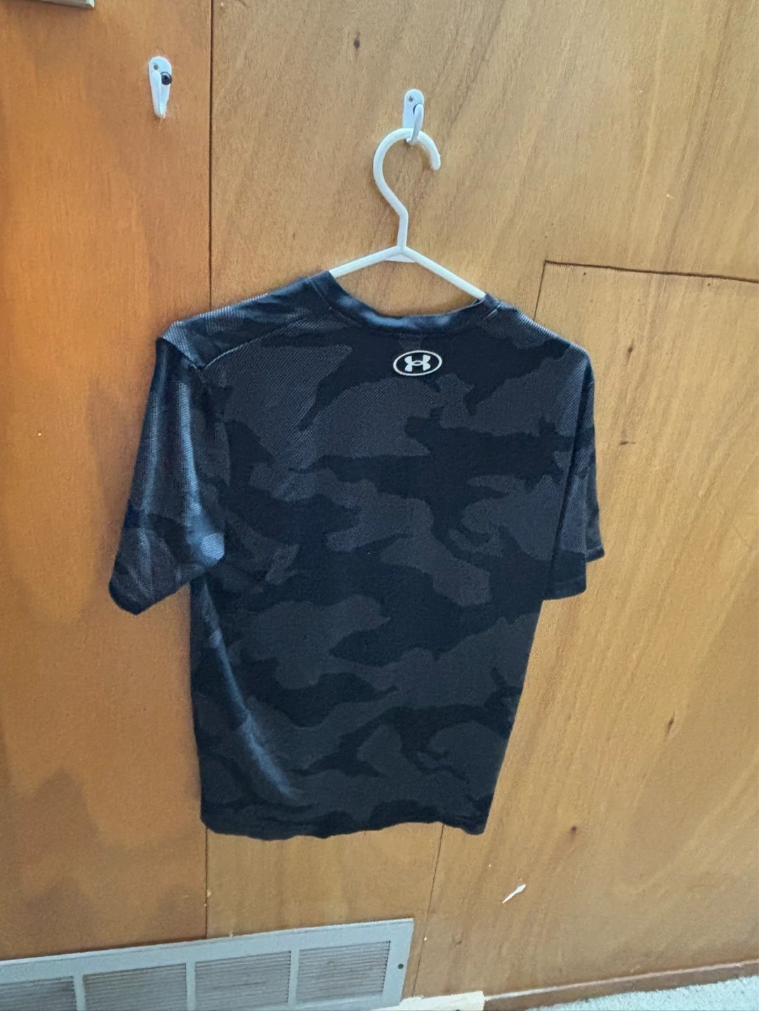 Under Armour Camo T-Shirt used
