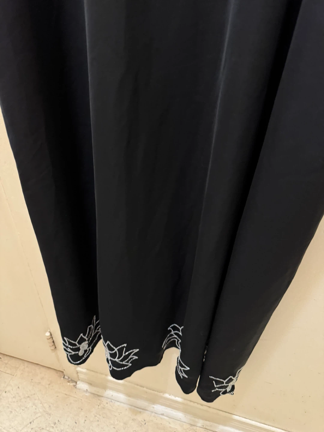 Black Abaya with Beaded Flower Detail size 60 - photo 2