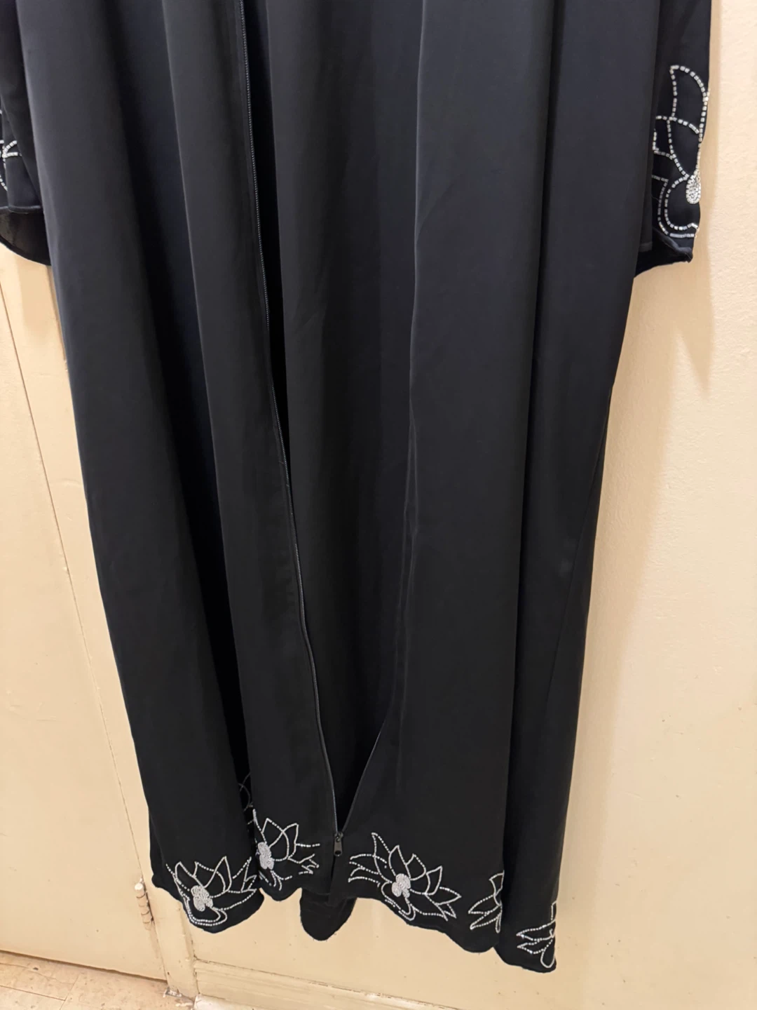 Black Abaya with Beaded Flower Detail size 60 - photo 5