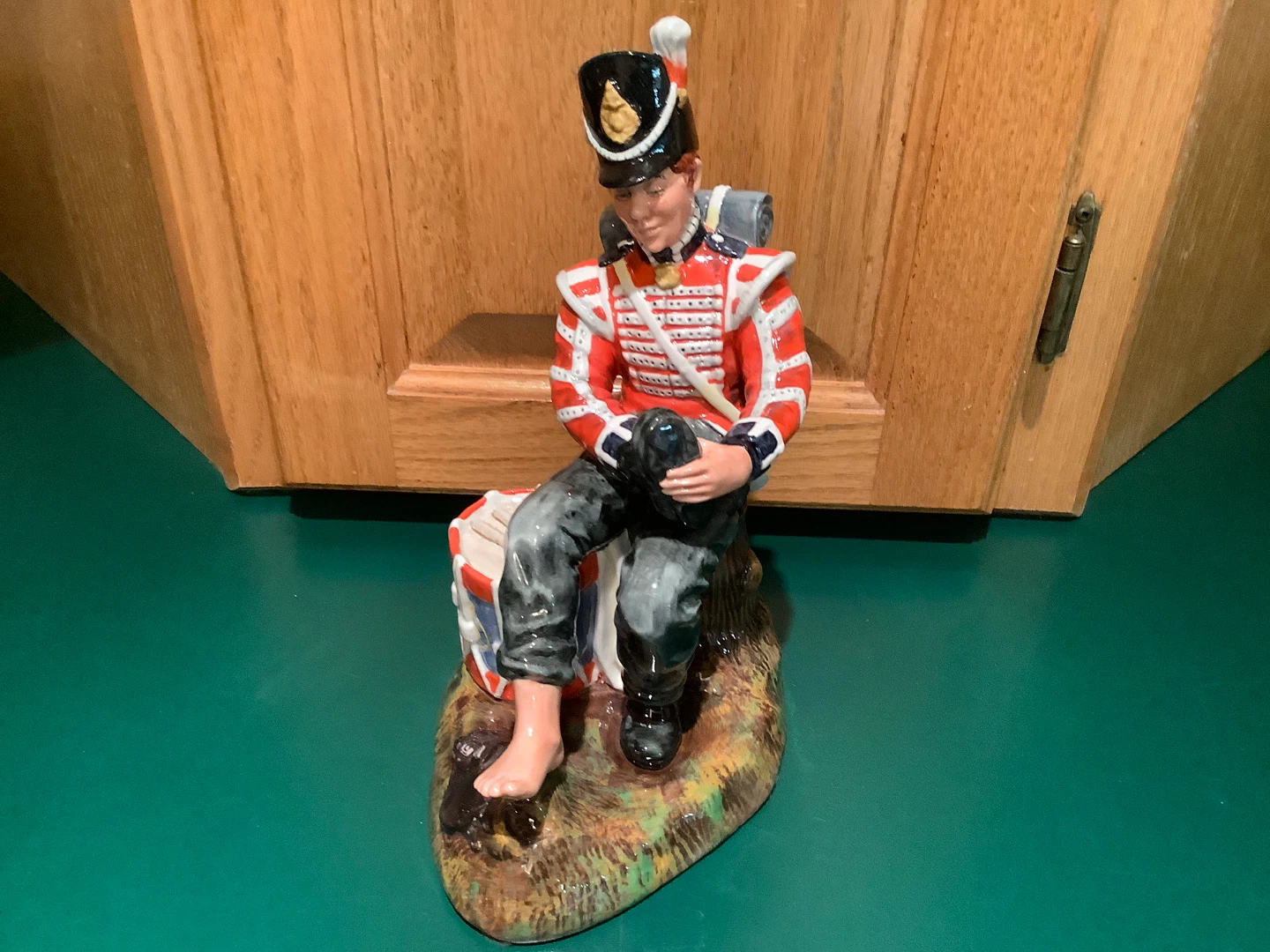 Vt Royal Doulton’s Porcelain Figurine “Drummer Boy”