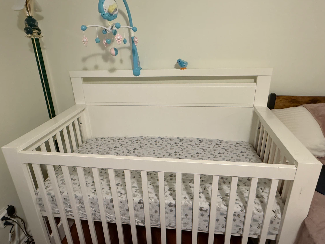 White Baby Crib and mattress - photo 2