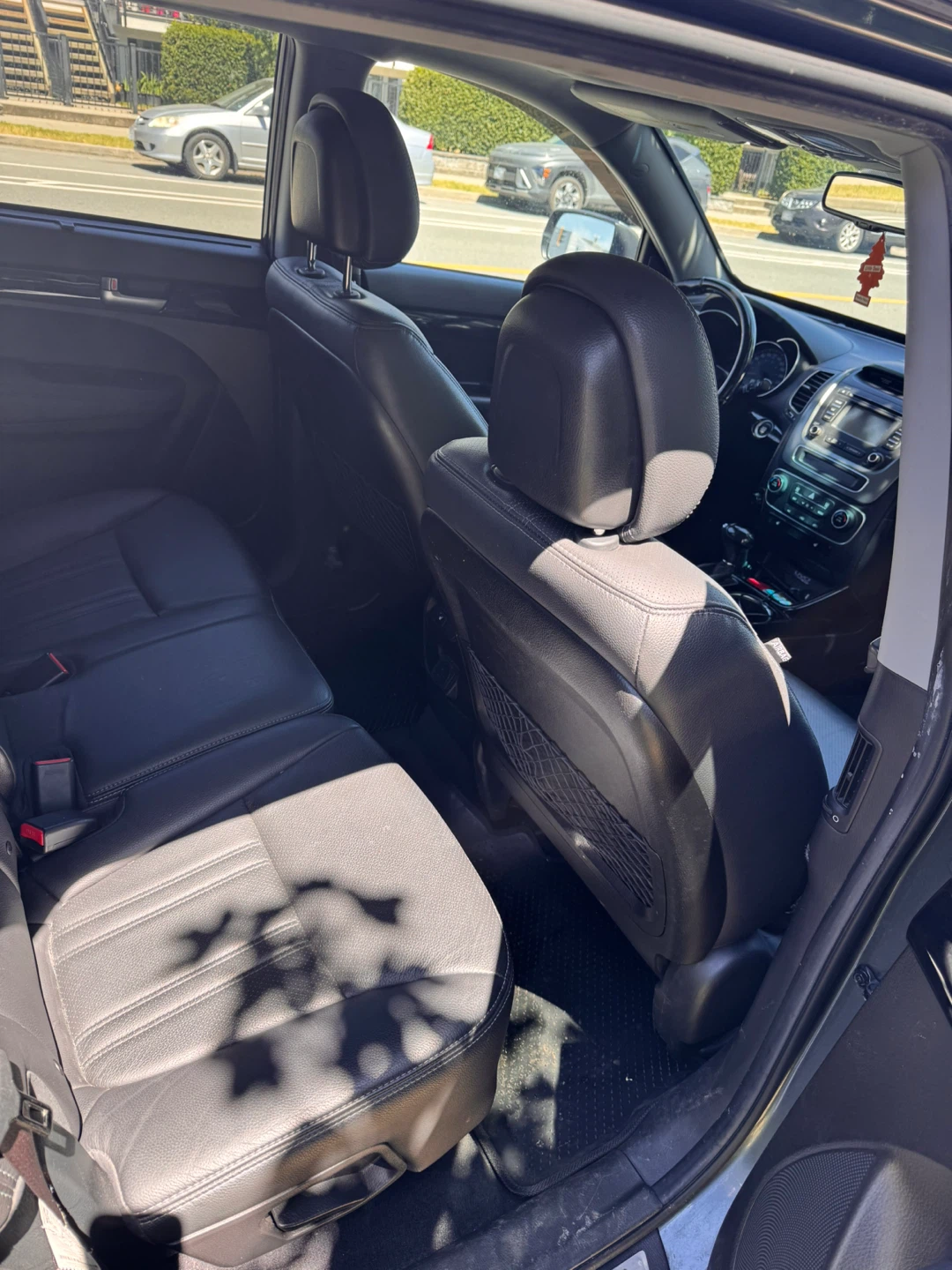 Car - photo 2