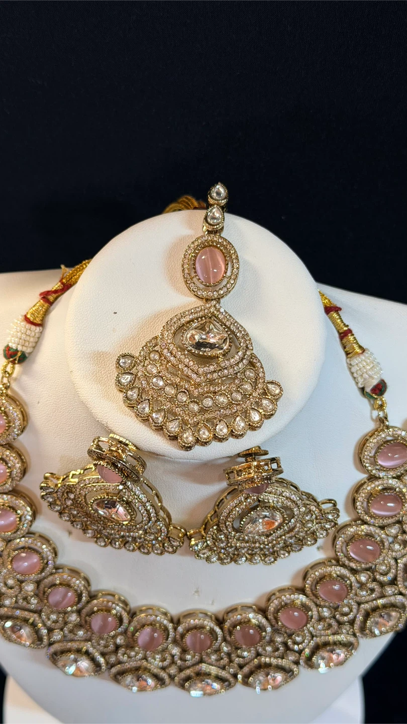 Pink kundan choker with tikka set - photo 2