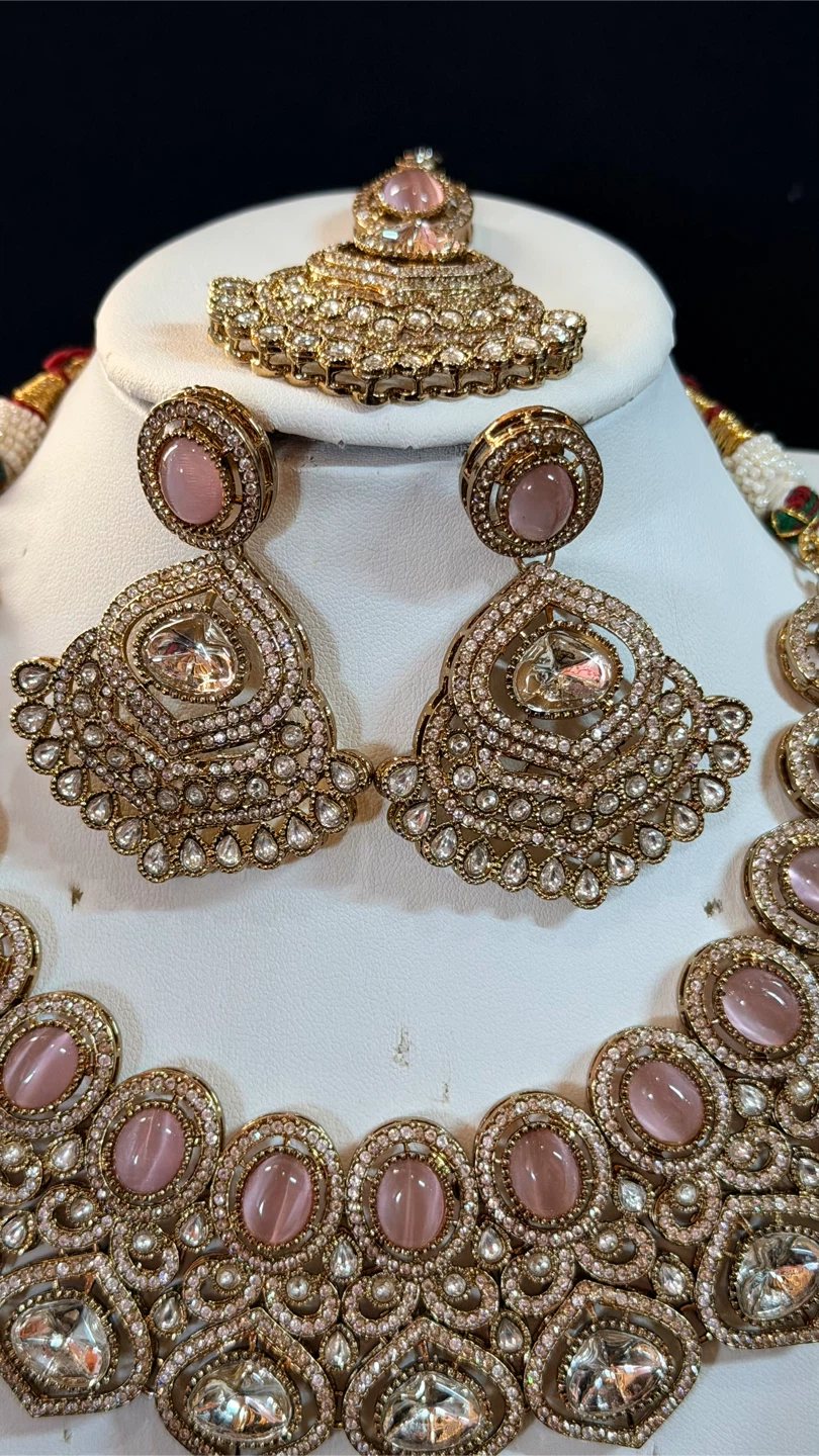 Pink kundan choker with tikka set - photo 3