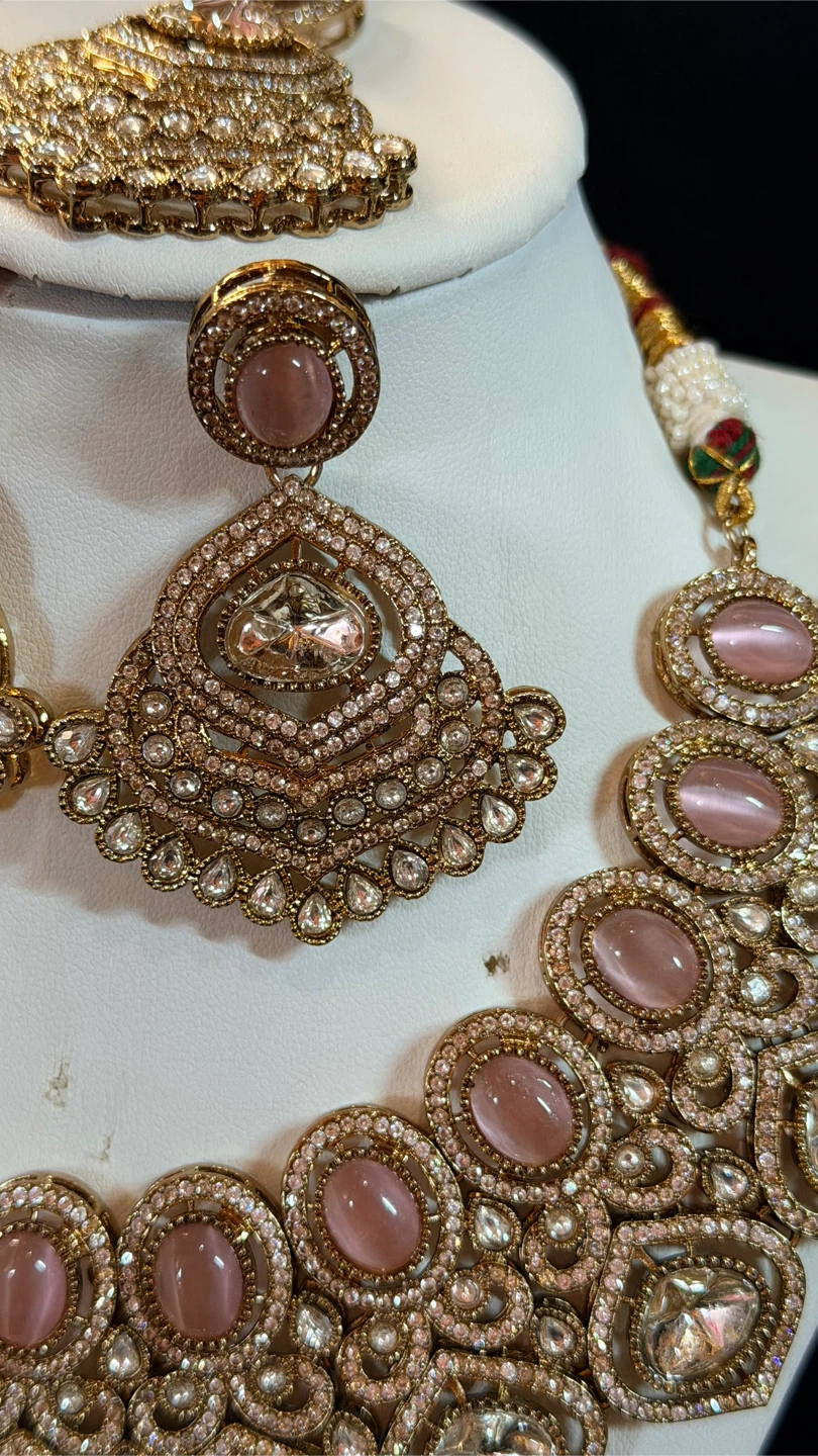 Pink kundan choker with tikka set - photo 4