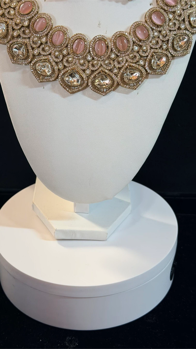 Pink kundan choker with tikka set - photo 5