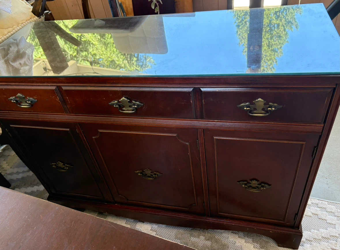Hutch, table and 6 chairs
