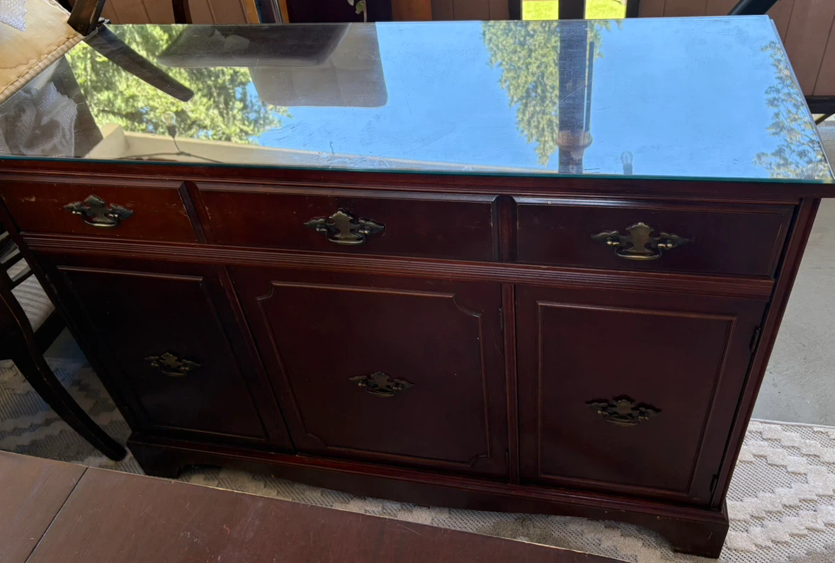 Hutch, table and 6 chairs - photo 3