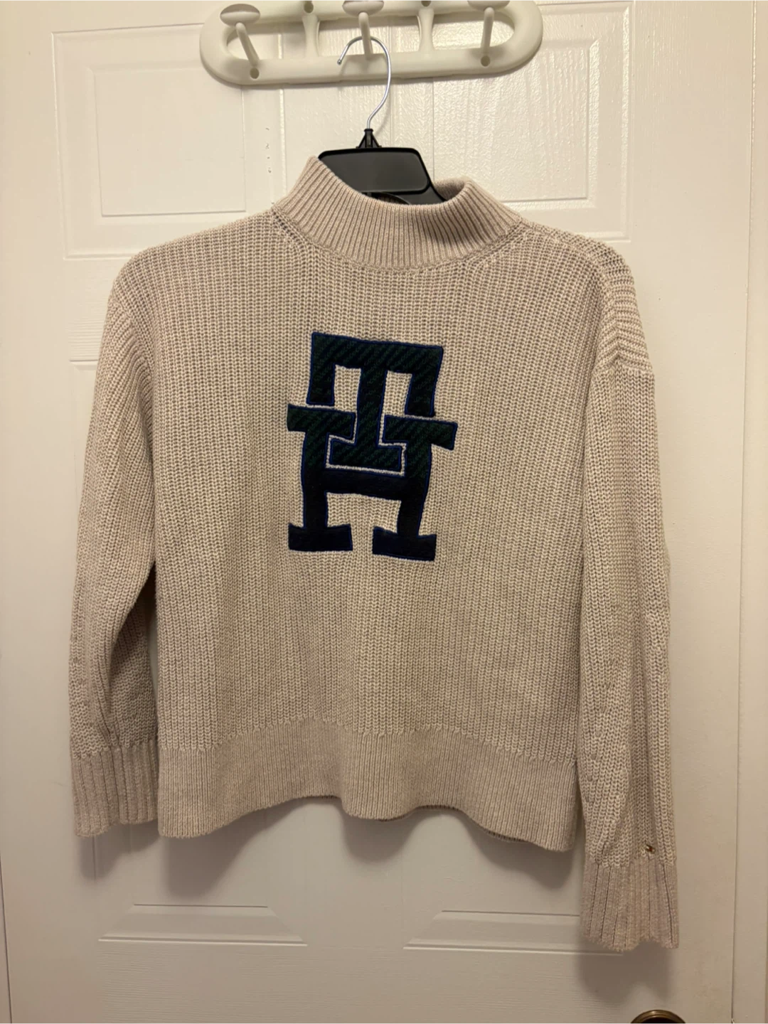 Take all for $45! Tommy Hilfiger Bundle - Size M - photo 2