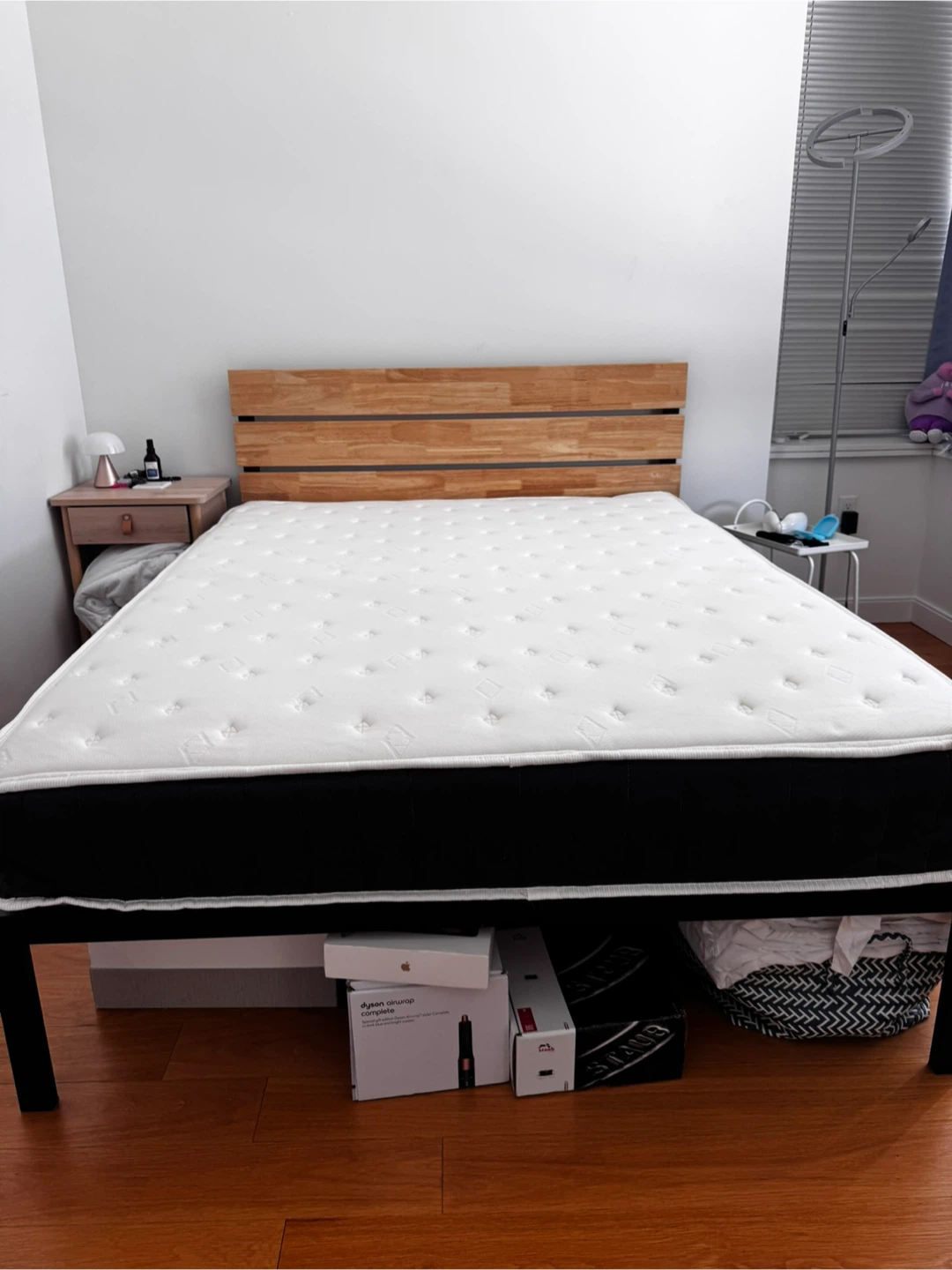 White Queen Size Mattress with Wooden Headboard - photo 3