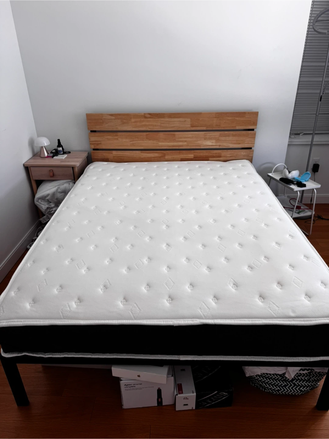 White Queen Size Mattress with Wooden Headboard - photo 4