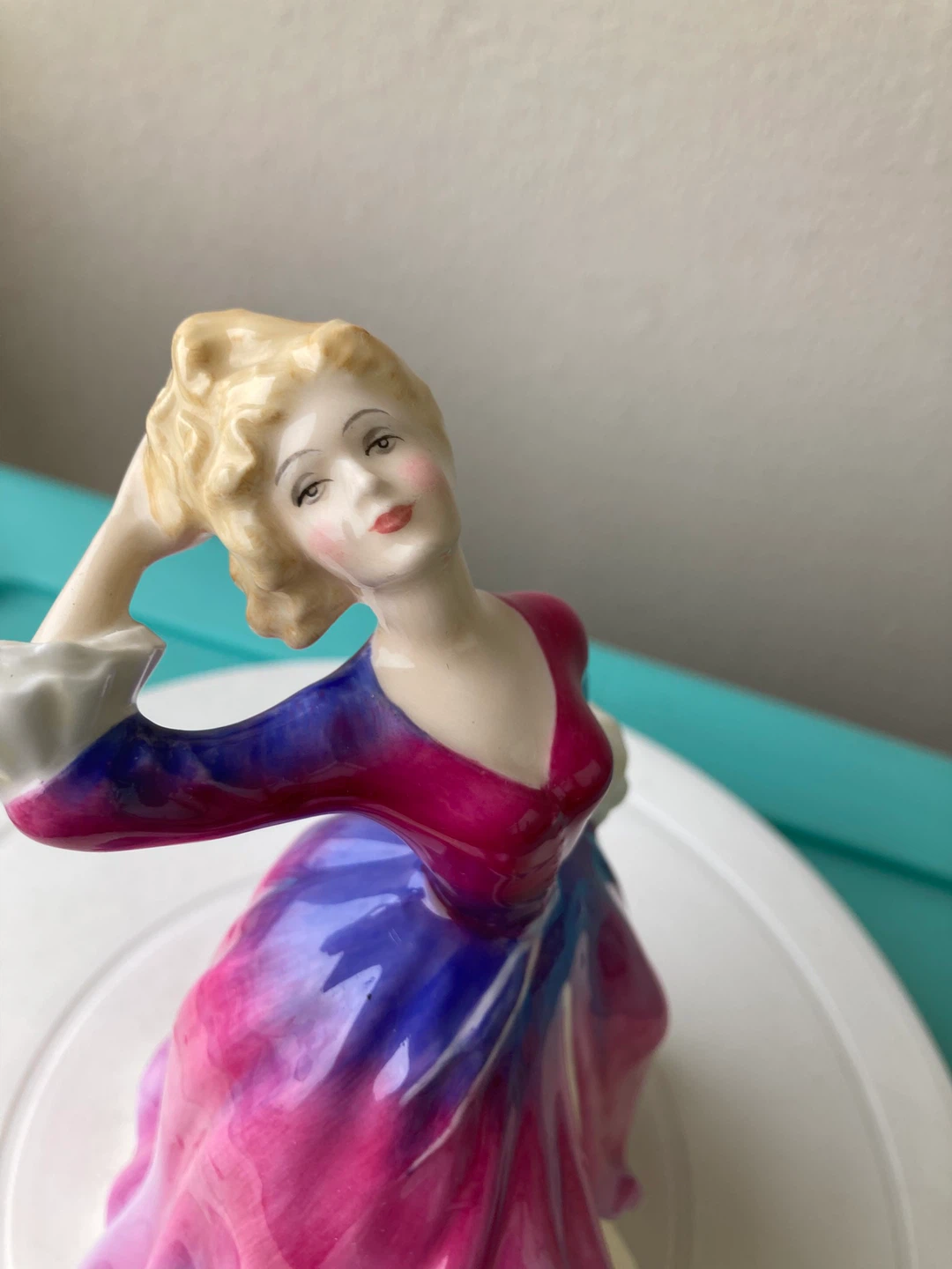 Vintage Porcelain Figurine Melissa Royal Doulton - photo 5