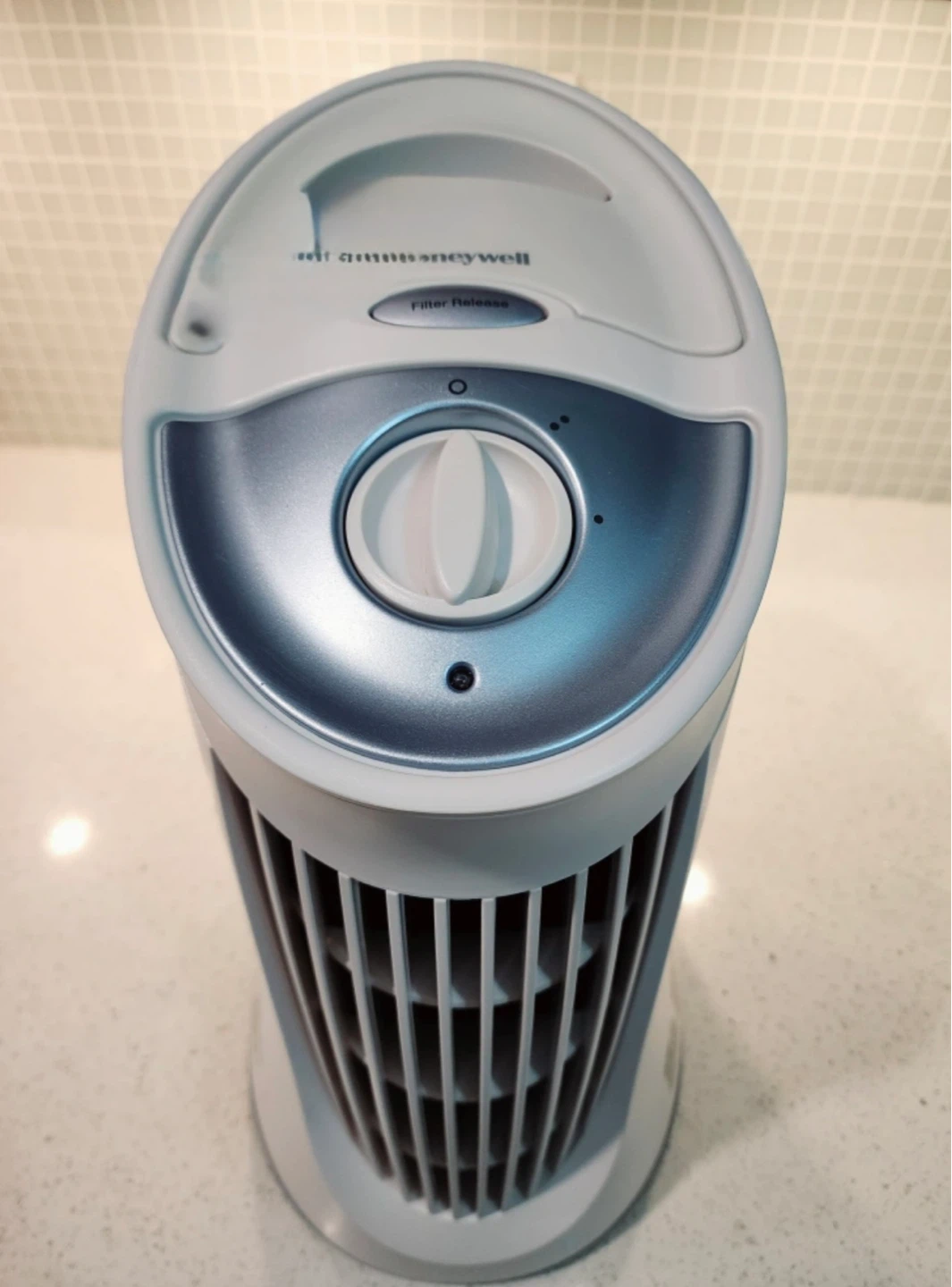 QuietClean Mini Tower Air Purifier, Removes Allergens & Odours - photo 5