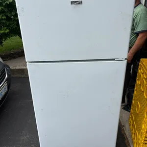Hotpoint Refrigerator HPE16BTN