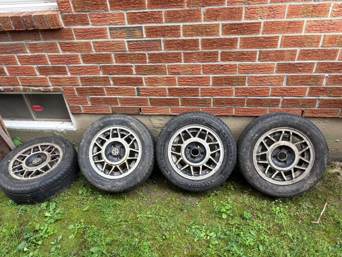 Set of 4 General Evertrek HP Tires on Alloy Rims
