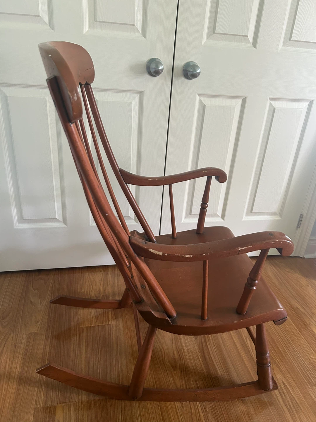 Wooden Rocking Chair - photo 2
