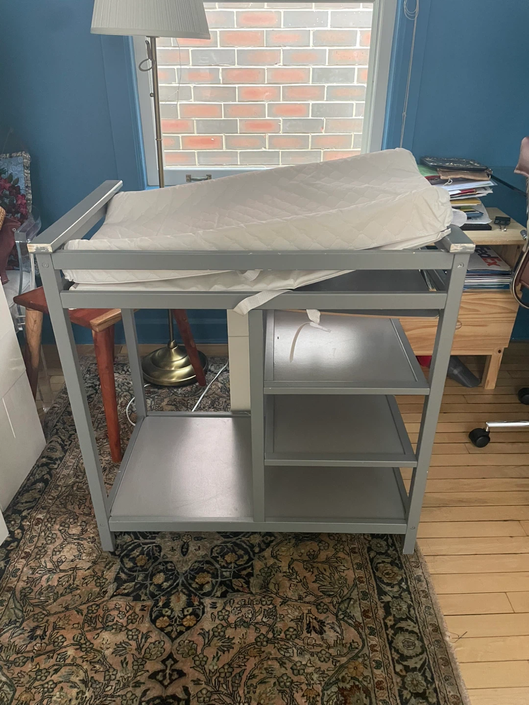 Free changing station (babies)