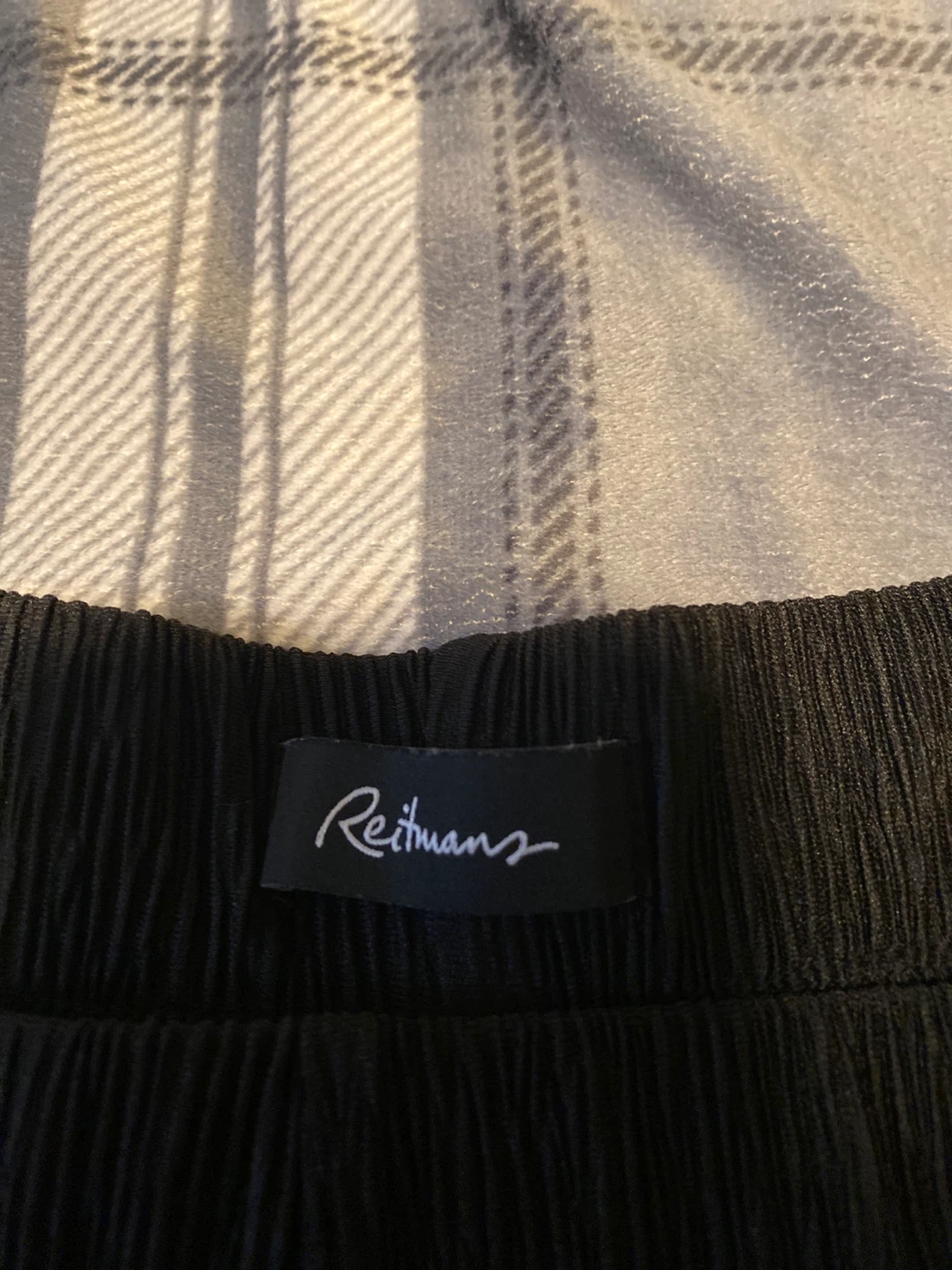 Women’s Reitmans Black Pleated Shorts Size XXL - photo 2