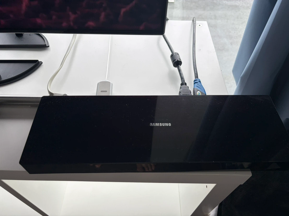 55” Samsung Q7 TV and Polk Audio Soundbar - photo 4