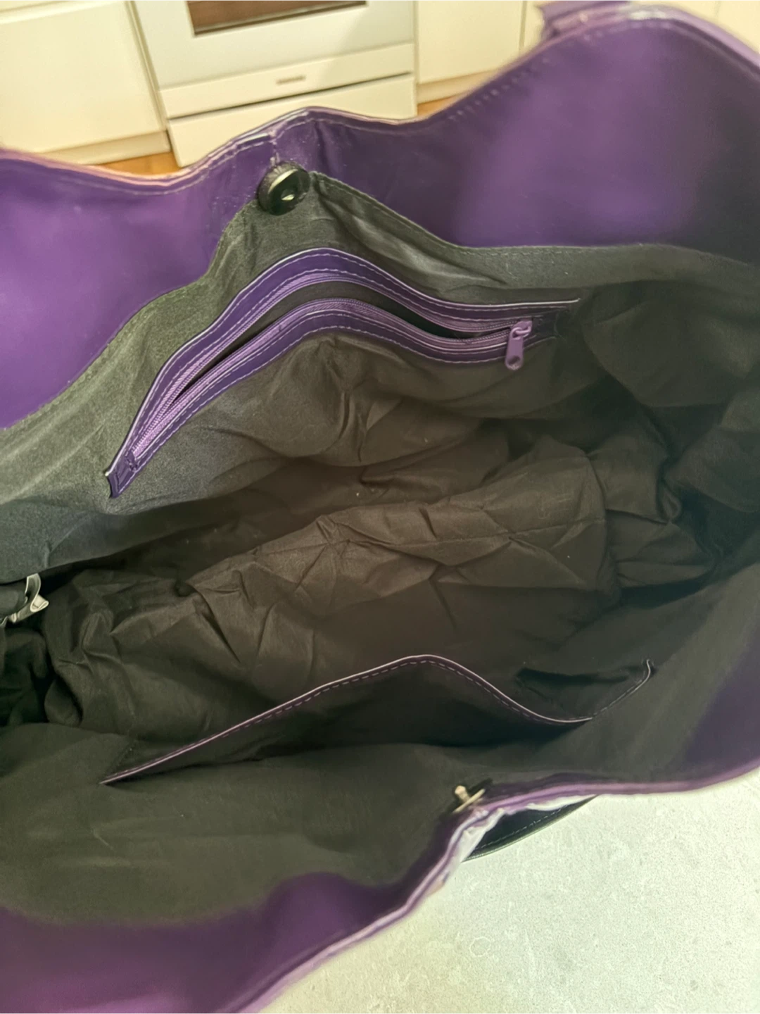 Gorgeous Purple Patent Leather Tote Bag - photo 4