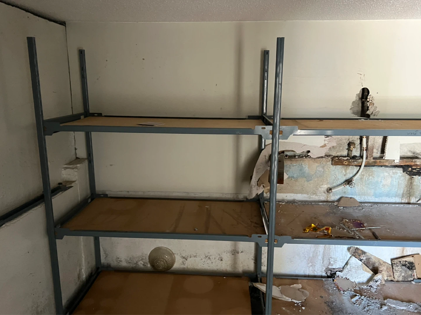 Heavy Duty Metal Shelving Unit - photo 2