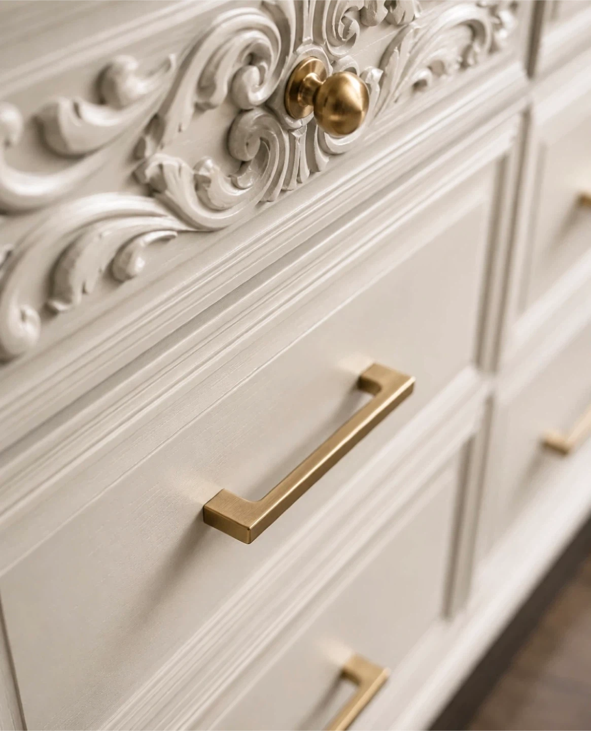 ✨Refinished Malcolm Dresser | Carved Details & Oak Top✨ - photo 5