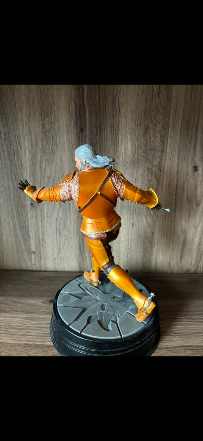 The Witcher 3 Geralt - Exclusive Dark Horse Figure - photo 3