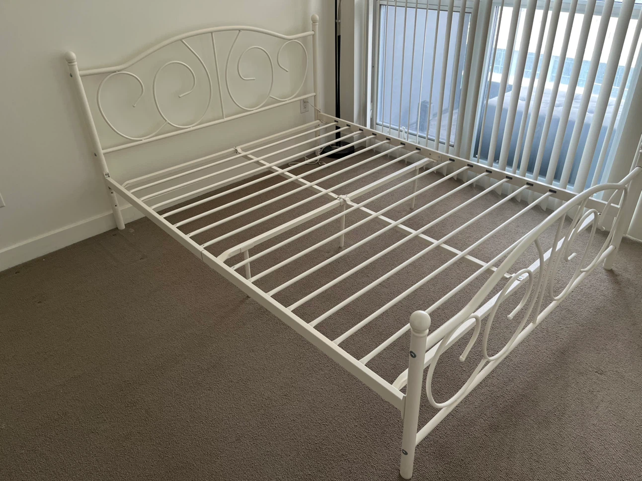 White Metal Bed Frame -queen size