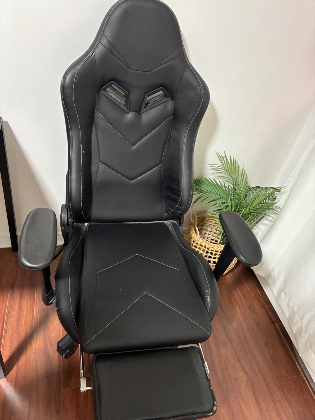 Black Gaming Chair with Footrest