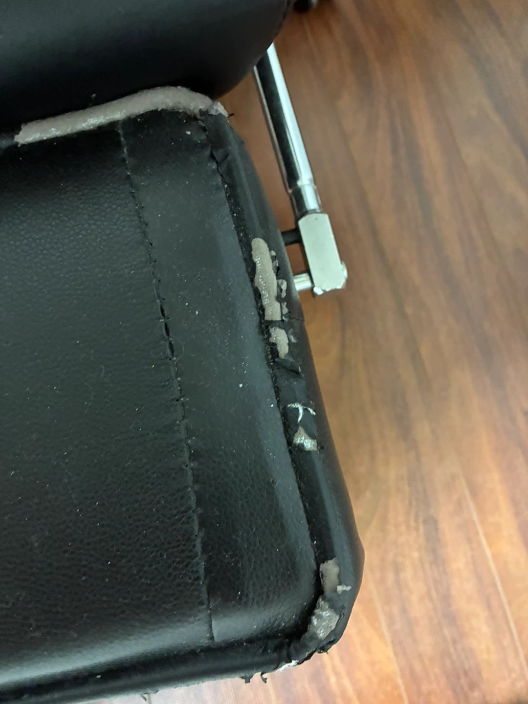 Black Gaming Chair with Footrest - photo 4