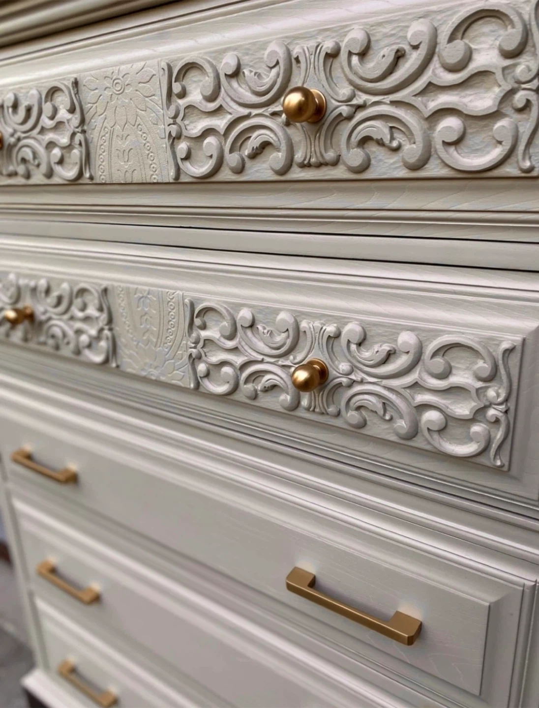 ✨Refinished Malcolm Tallboy | Carved Details & Oak Top✨ - photo 5