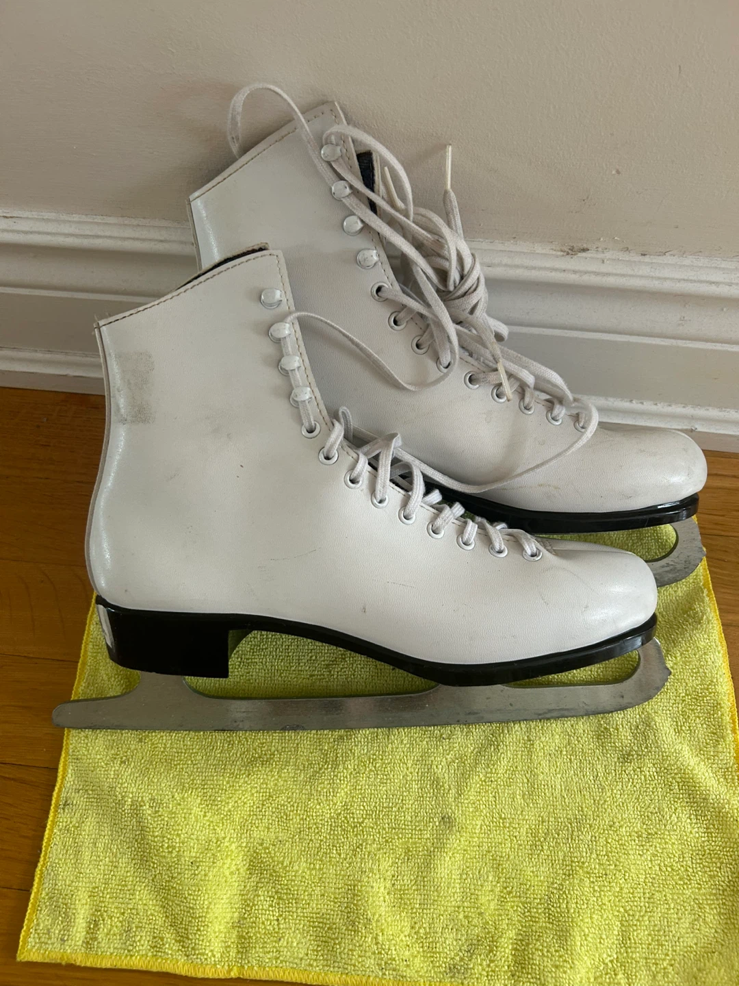 White Figure Skates - photo 2