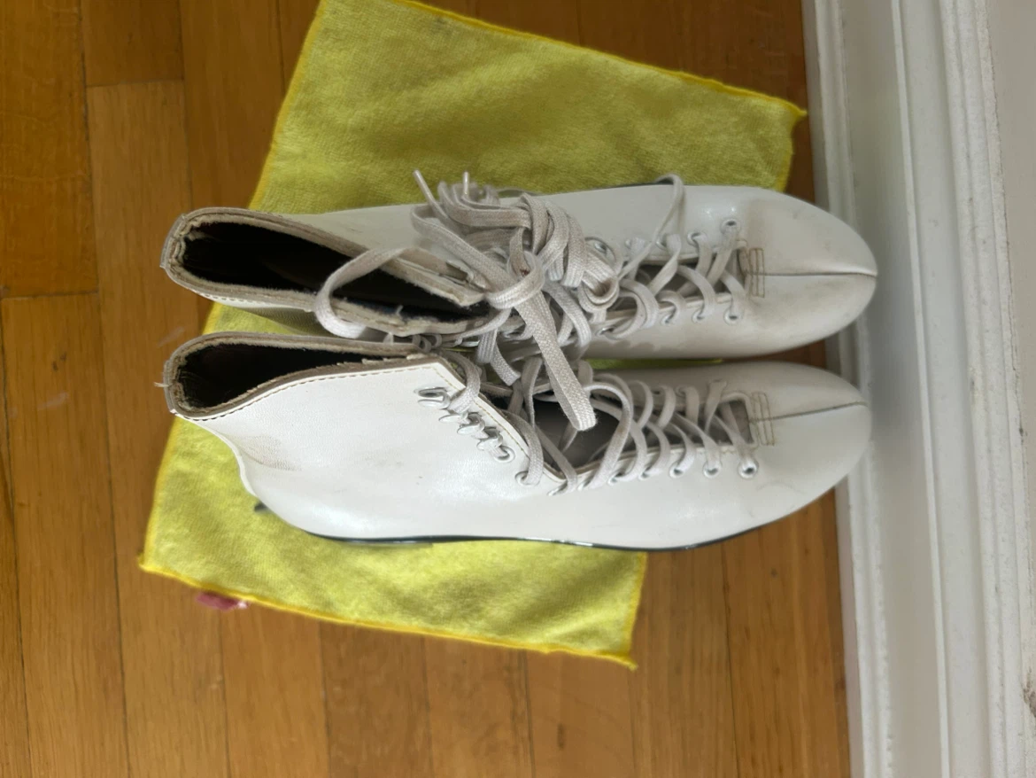 White Figure Skates - photo 3