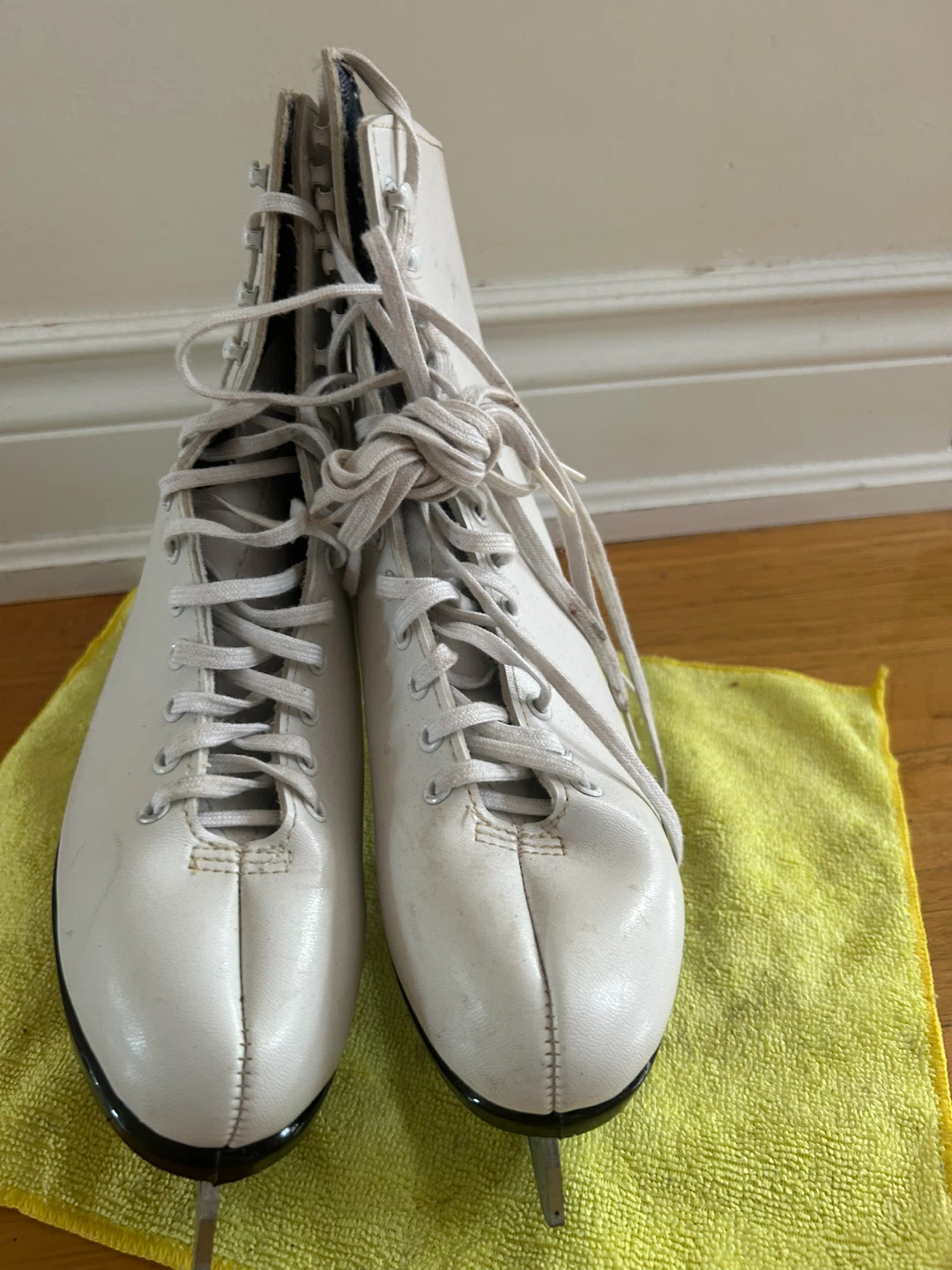 White Figure Skates - photo 4